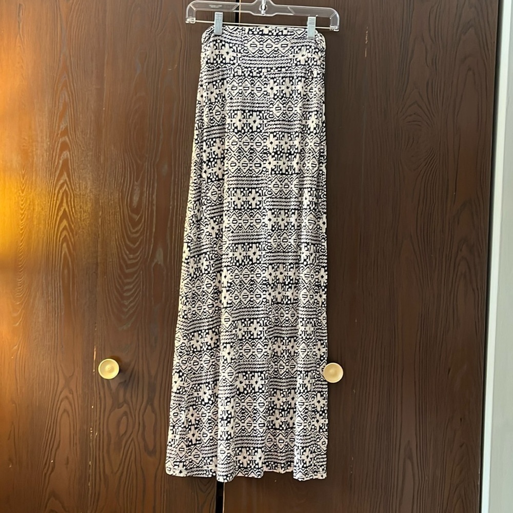 Wet Seal maxi skirt. Size Small. NWT